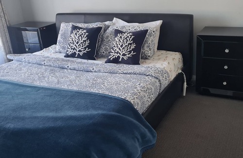 Llanarth House | Charming 4-bedroom house in Bathurst