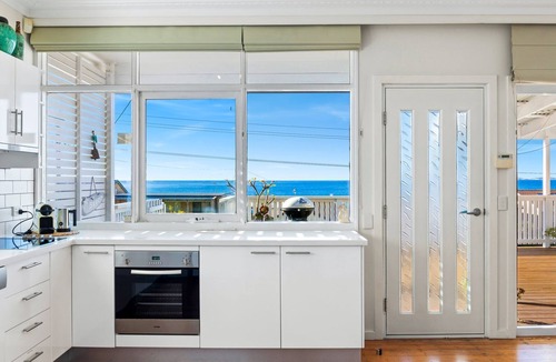 Kianga House | Charming Beach Cottage - 39 Kianga Parade