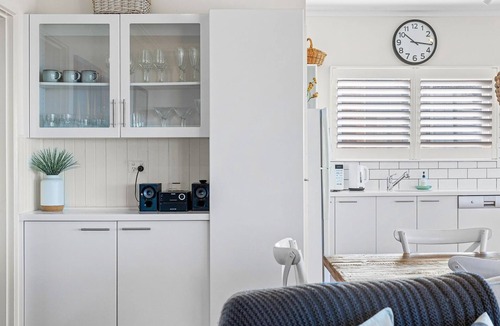 Kianga House | Charming Beach Cottage - 39 Kianga Parade