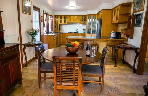 Golden Beach Cottage | Charming Coastal Escape Near Pumicestone Passage