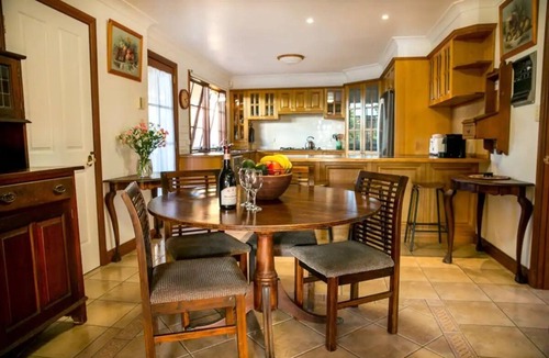 Golden Beach Cottage | Charming Coastal Escape Near Pumicestone Passage