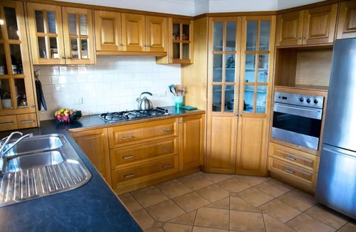 Golden Beach Cottage | Charming Coastal Escape Near Pumicestone Passage