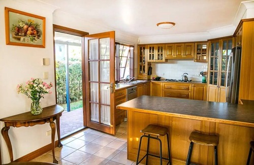 Golden Beach Cottage | Charming Coastal Escape Near Pumicestone Passage