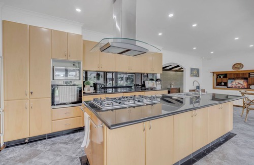 Langwarrin Other | Charming Farmhouse with lovely garden and sheep