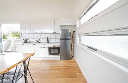 Highton House | Charming Highton Hideaway between CBD and Surf Coast