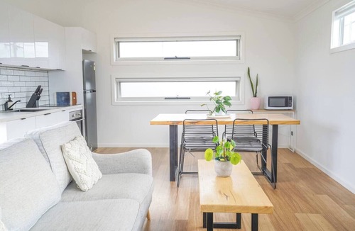 Highton House | Charming Highton Hideaway between CBD and Surf Coast