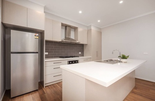 Boronia House | Charming & Modern Mountain View Townhouse