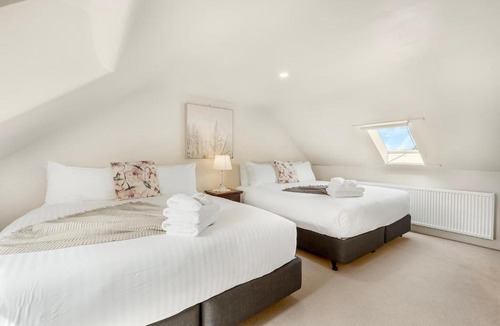 North Hobart Apartment | Charming North Hobart Cottage | 3 King Beds