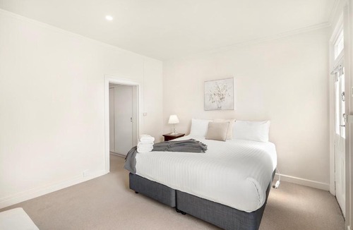 North Hobart Apartment | Charming North Hobart Cottage | 3 King Beds