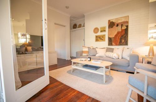 Halls Head House | Charming oasis steps from the beach