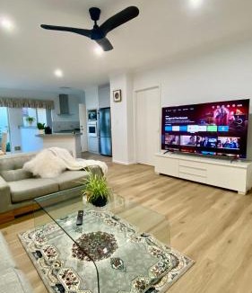 Osborne Park Apartment | Charming Osborne Park Home