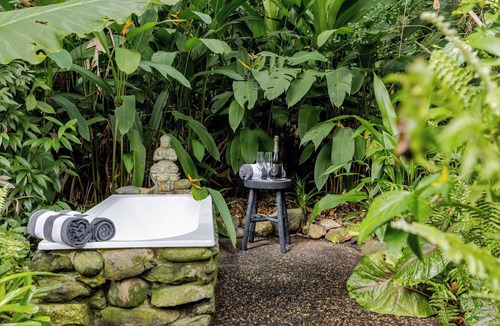 Mowbray Cottage | Charming Queenslander surrounded by Rainforest
