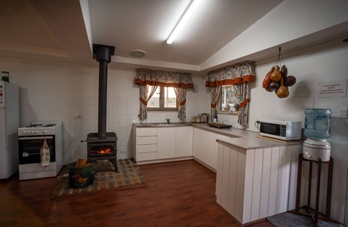 Mummballup Cottage | Charming Rural Escape in Mumballup - Views, Fire Pit, Walks & Pet-Friendly Stay