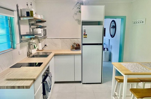 Yorkeys Knob Apartment | Charming studio near the boat club with deck