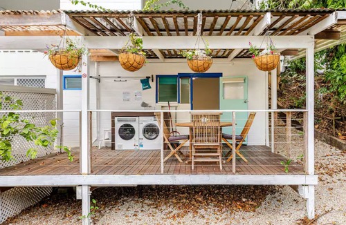 Yorkeys Knob Apartment | Charming studio near the boat club with deck