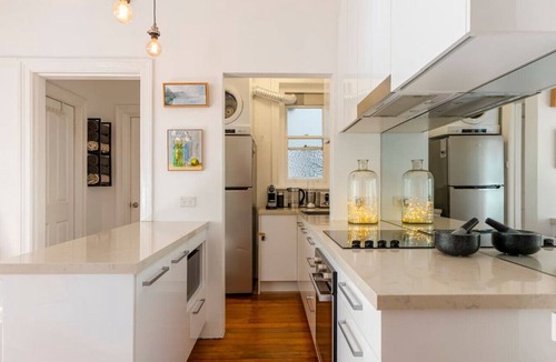 Kings Cross Apartment | Charming Stylish City Pad Potts Point w Laundry