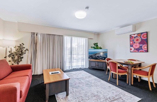 Mount Ommaney Hotel | Charming Suite Easy Access 2 CBD by Custom Bnb Hosting