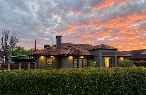 Griffith House | Cheerful 3 bedroom home - Inner south - Manuka