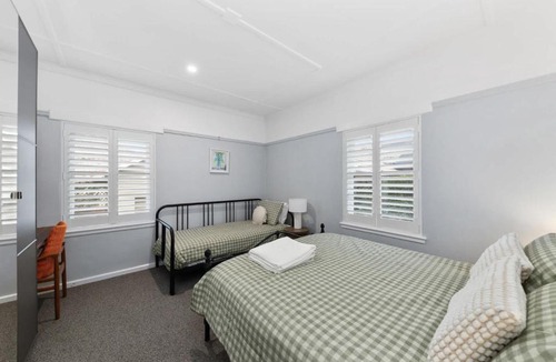 Griffith House | Cheerful 3 bedroom home - Inner south - Manuka