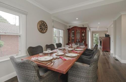 Exeter House | Cherrywood-luxe retreat in the Southern Highlands
