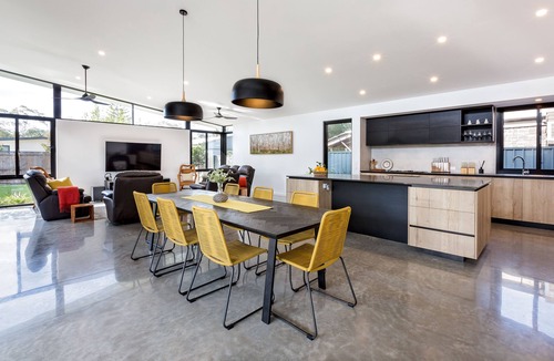 Dunsborough House | Chesters by the Bay: luxury family home, walk to beach and town