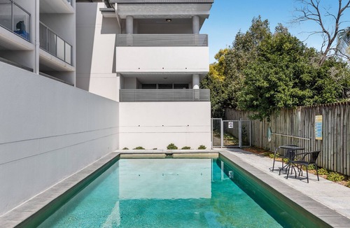 Albion Apartment | Chic 2-Bed Apartment With Private Courtyards