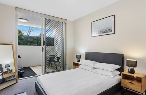 Albion Apartment | Chic 2-Bed Apartment With Private Courtyards