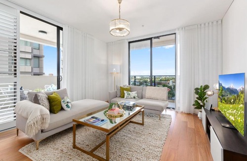 Redfern House | Chic 2BR Inner-City Stay with Balcony