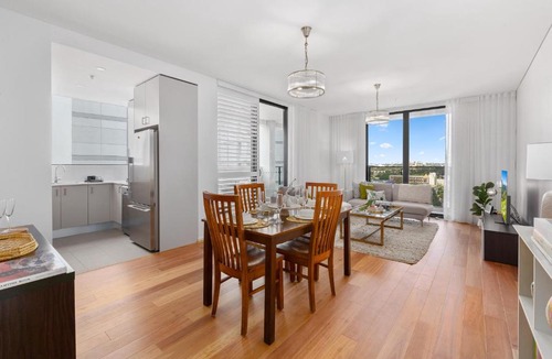 Redfern House | Chic 2BR Inner-City Stay with Balcony
