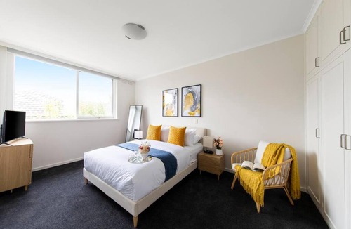 Caulfield North Apartment | Chic Caulfield North Retreat