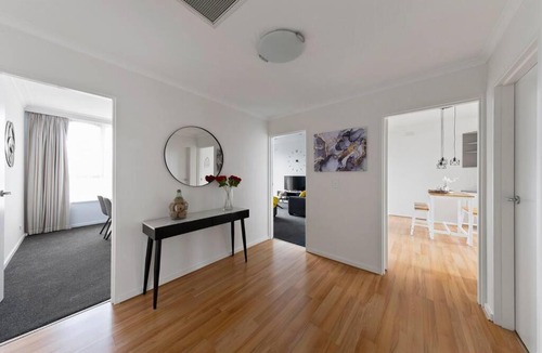 Caulfield North Apartment | Chic Caulfield North Retreat
