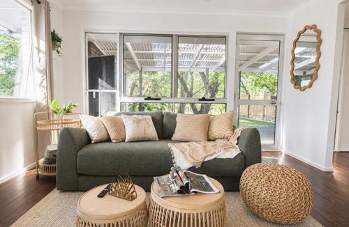 Norman Park House | Chic Urban Escape in Norman Park - Holiday Home