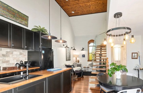 Robertson Apartment | Church Conversion @ 39 Hoddle Street - 2-bedroom apartment in lovely Robertson
