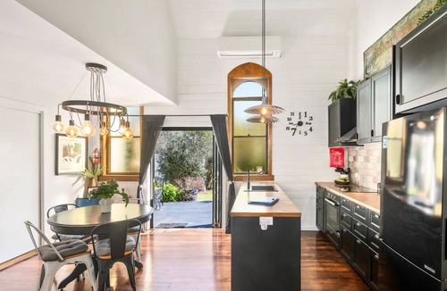 Robertson Apartment | Church Conversion @ 39 Hoddle Street - 2-bedroom apartment in lovely Robertson