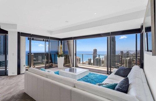 Surfers Paradise Apartment | Circle on Cavill Skyhome Ocean View