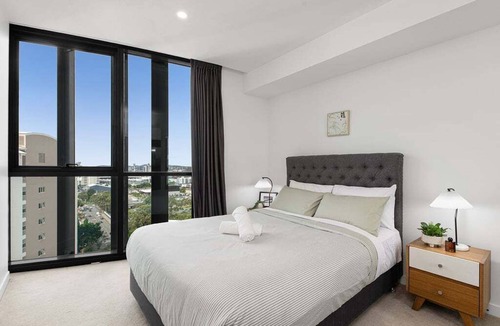 South Brisbane Resort | City Edge Skyline Views – 2BR Parking South Brisbane