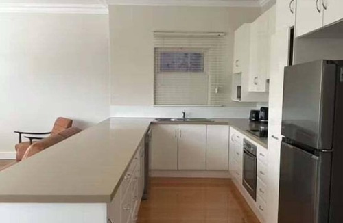 Rockhampton Apartment | City Loft | Stylish CBD Stay + River Walks