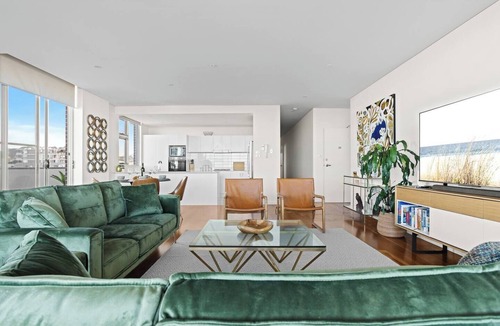 Wollongong CBD Apartment | City Perch Escape Sweeping Penthouse style Haven