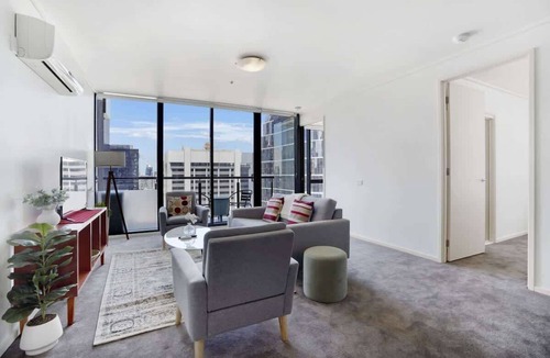 Melbourne Central Business District Apartment | City Point - Central Executive Apt w pool, tennis