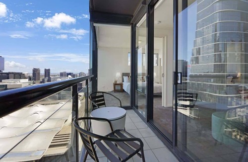 Melbourne Central Business District Apartment | City Point - Central Executive Apt w pool, tennis