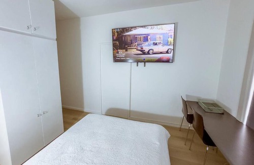 Adelaide Central Business District Apartment | City Studio with Netflix Premium 4K and Memory foam bed