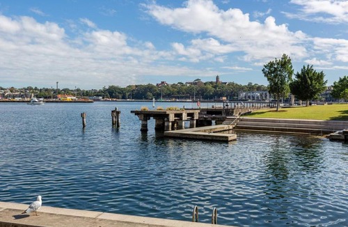 Pyrmont Apartment | Cityline Haven - Harbourside Living with City Energy