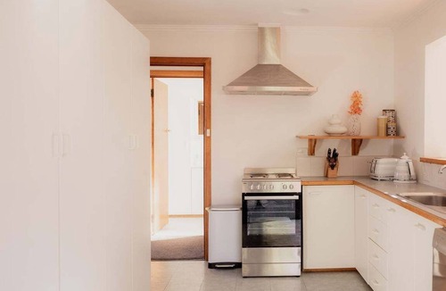 Blackmans Bay House | Classic Beauty by The Bay - family firepit retreat