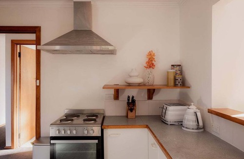 Blackmans Bay House | Classic Beauty by The Bay - family firepit retreat