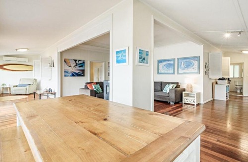 Hardys Bay House | 'Classic Cottage on the Bay' by HolidayCo