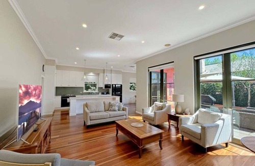 Wagga Wagga Apartment | Classic Meets Modern in Central Wagga!