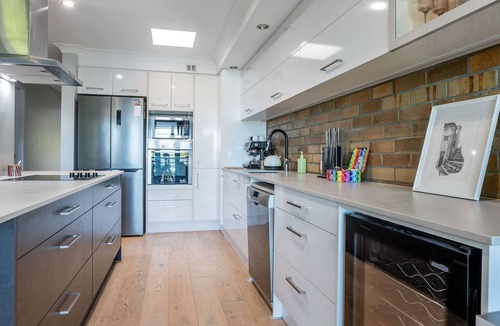 Clayfield Apartment | Clayfield Gem with Balcony Steps to Valley & CBD