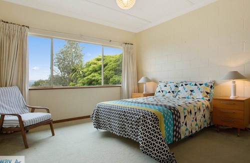 Merimbula House | Cliffhanger - Enjoy this large family beach house in Merimbula's Long Point