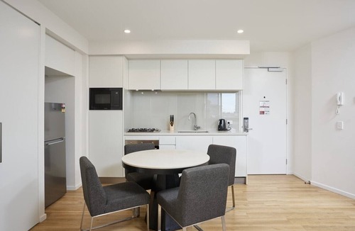 Surfers Paradise Apartment | Close to Beach 2 bedroom Apartment In Surfers