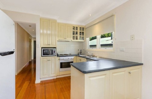 Heathcote Cottage | Clouston Cottage: Pet Friendly 3 BR & Pool